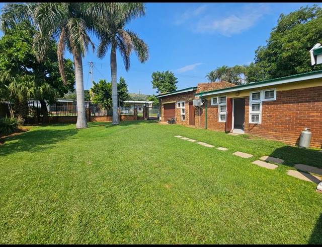 5 BEDROOM HOUSE FOR SALE IN SINOVILLE